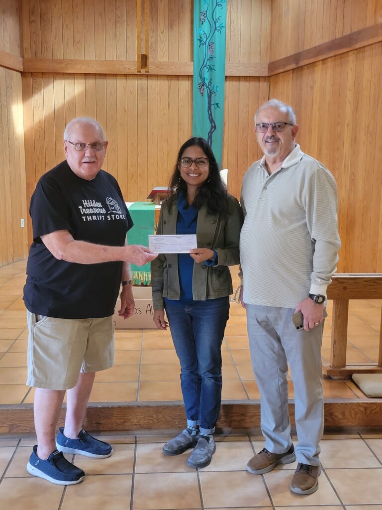 Pastor Arhiana Shek Dill receiving the check from Hidden Treasurer
staff/